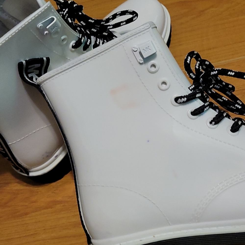 Michael Kors Boots - Picture 4 of 9